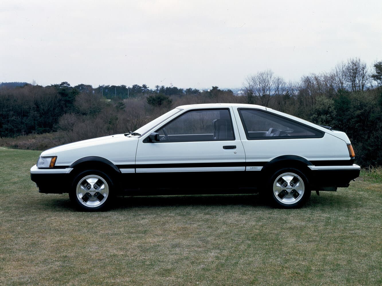 Toyota Corolla Levin IV (AE85/AE86) Хэтчбек 3 дв., фото 2