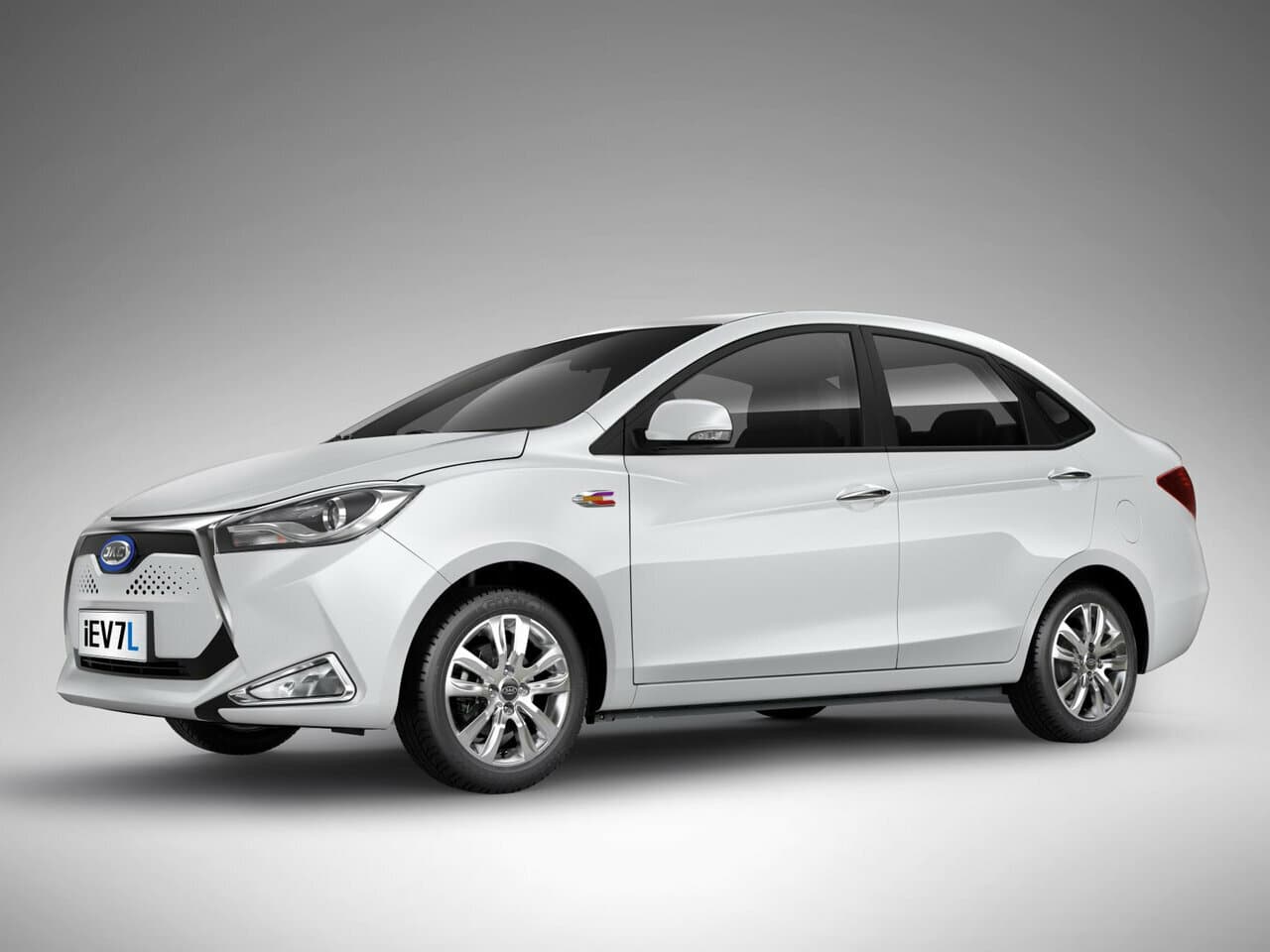 JAC iEV7L I Седан, фото 2