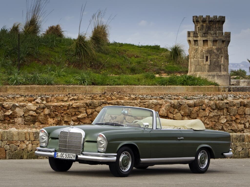 Mercedes-Benz W111
