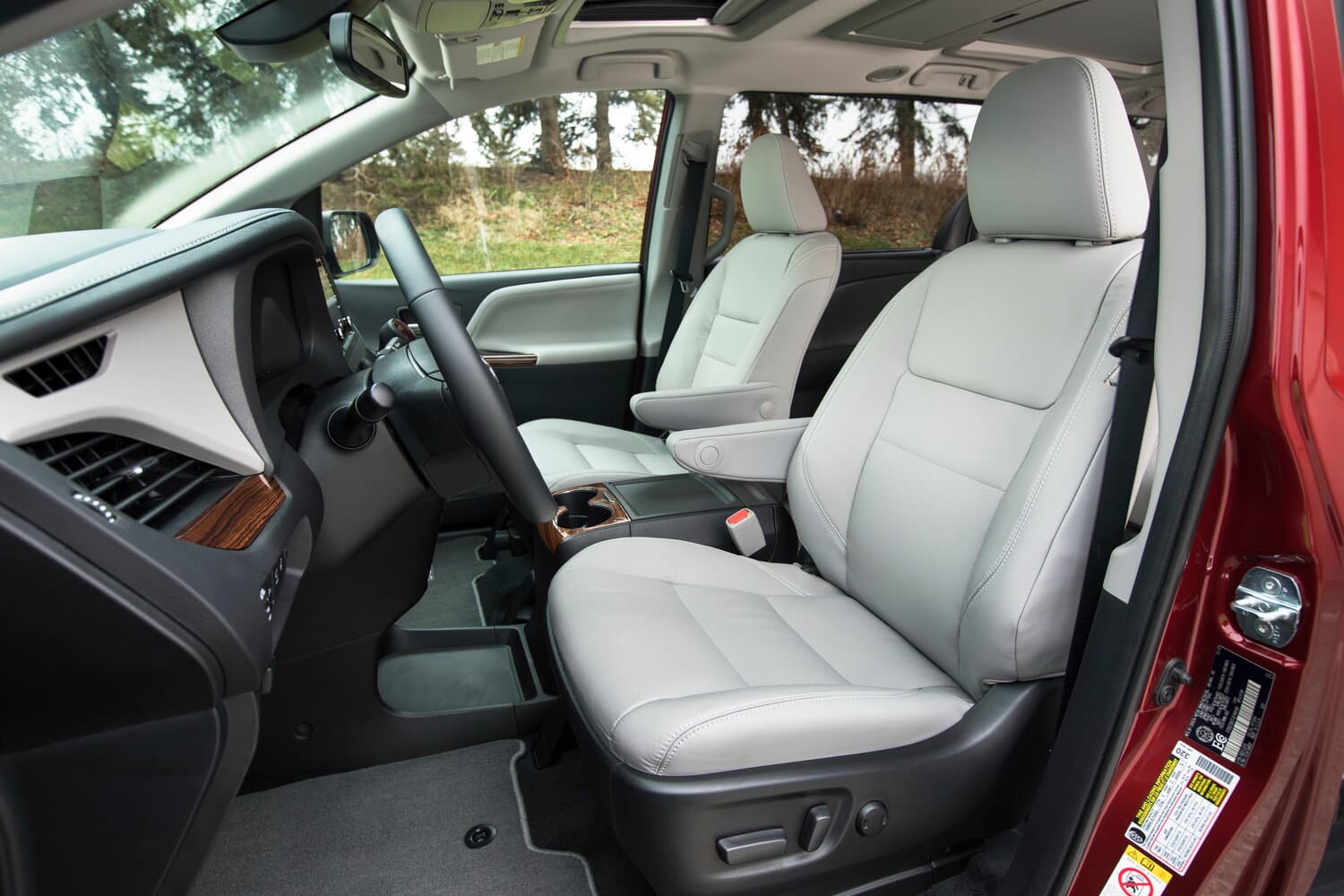 Toyota Sienna III Рестайлинг 2 Минивэн, фото 11