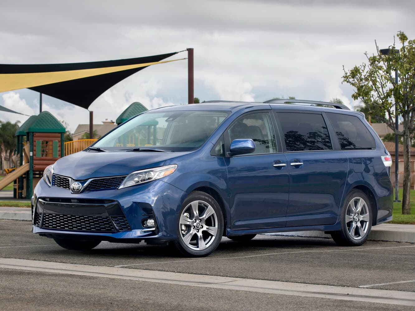 Toyota Sienna III Рестайлинг 2