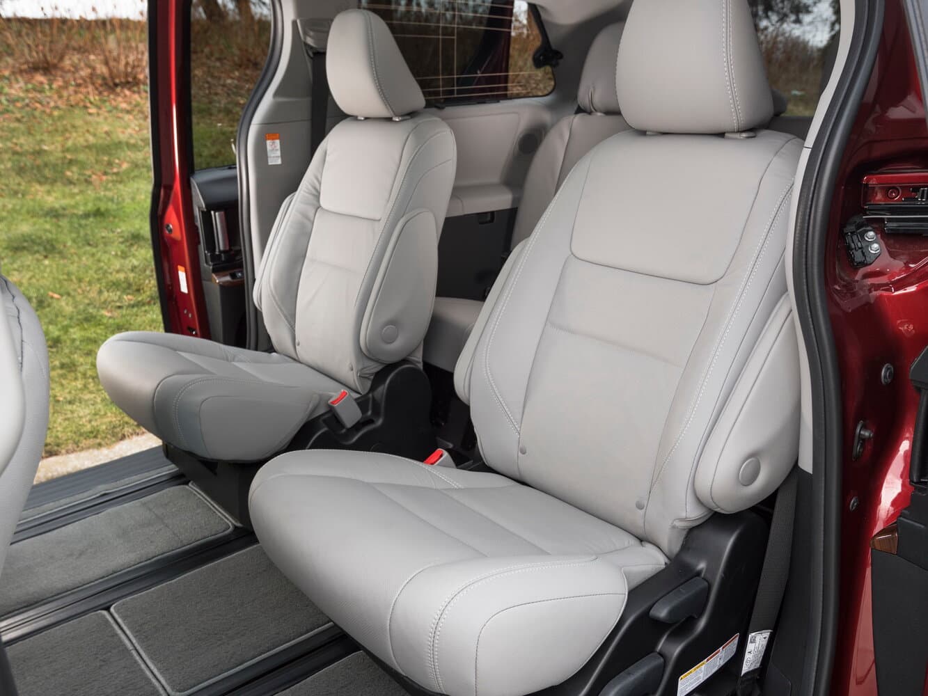 Toyota Sienna III Рестайлинг 2 Минивэн, фото 9