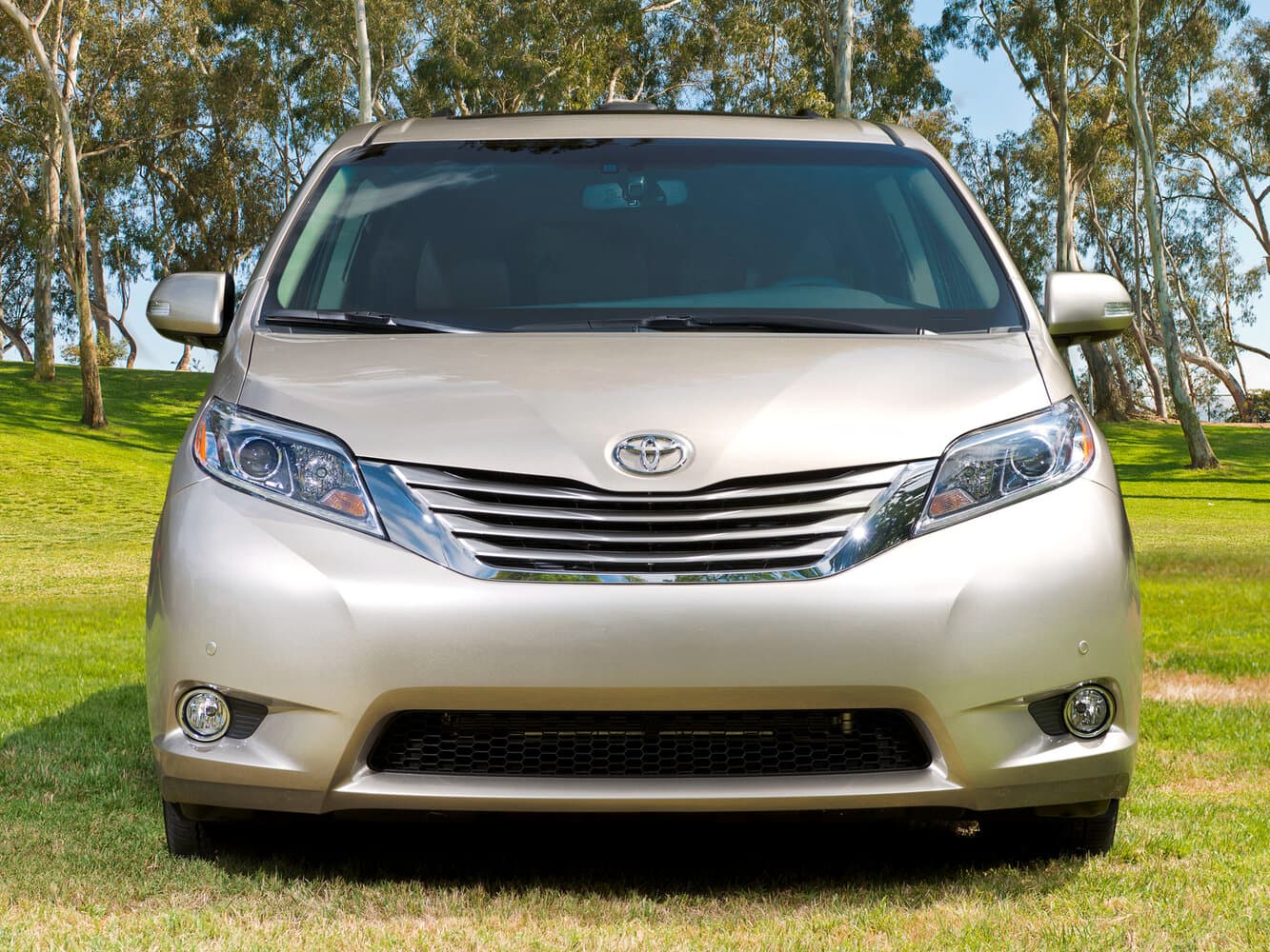 Toyota Sienna III Рестайлинг Минивэн, фото 3