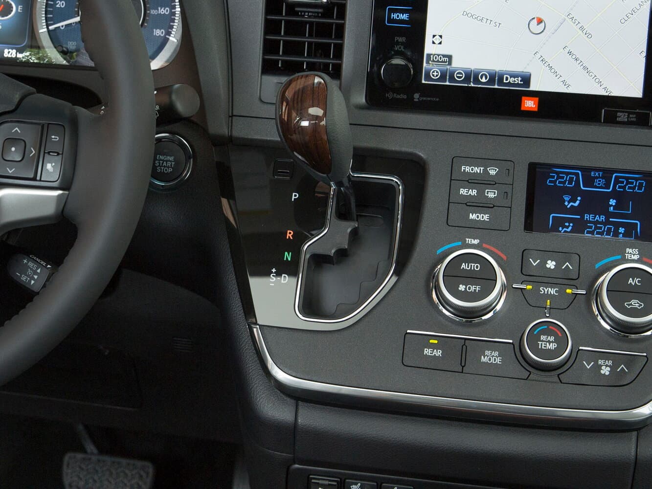 Toyota Sienna III Рестайлинг Минивэн, фото 11
