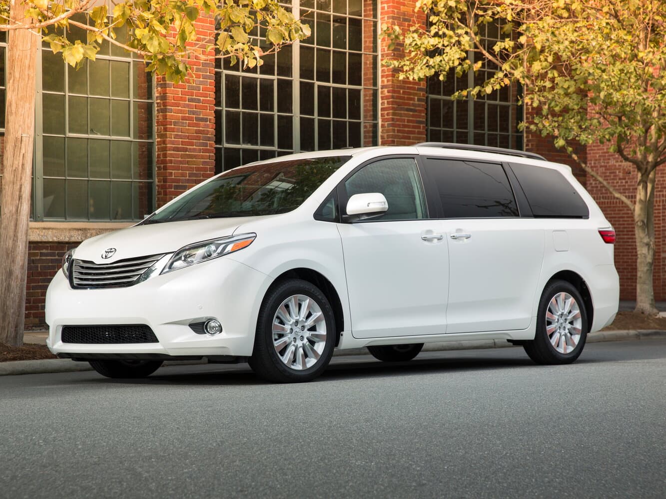 Toyota Sienna III Рестайлинг