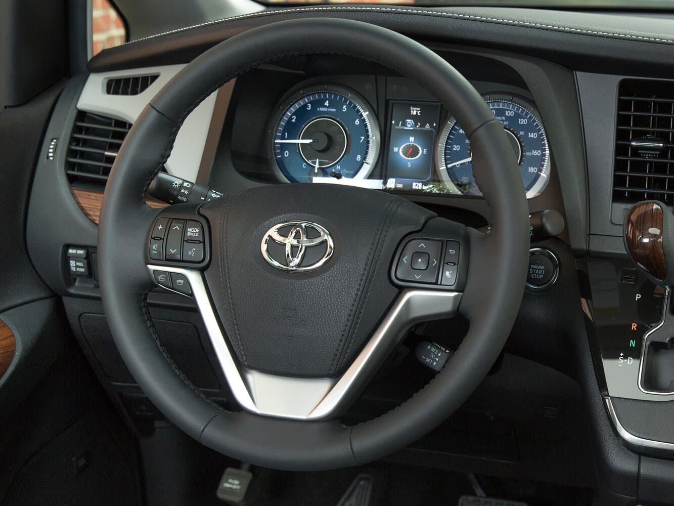 Toyota Sienna III Рестайлинг Минивэн, фото 9