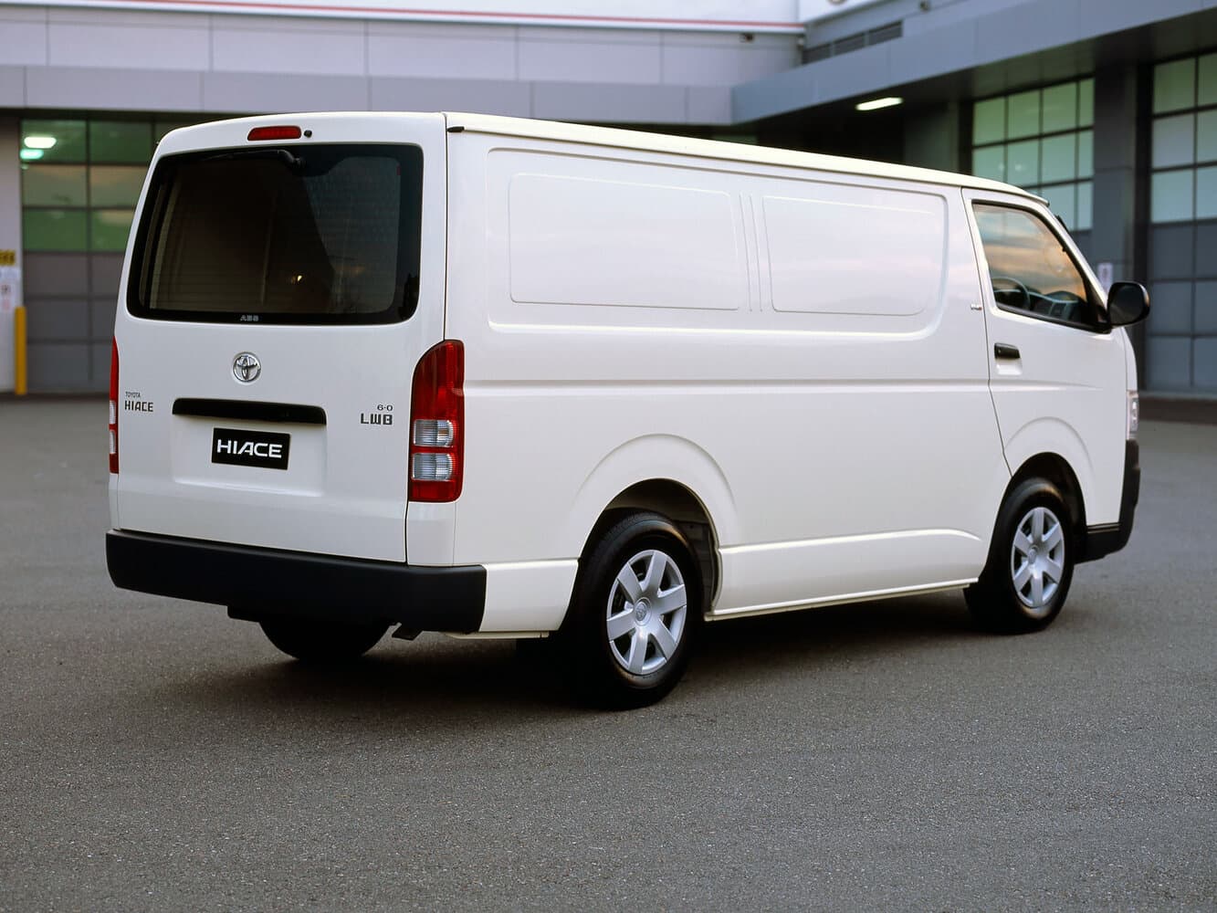 Toyota HiAce H200 Фургон, фото 3