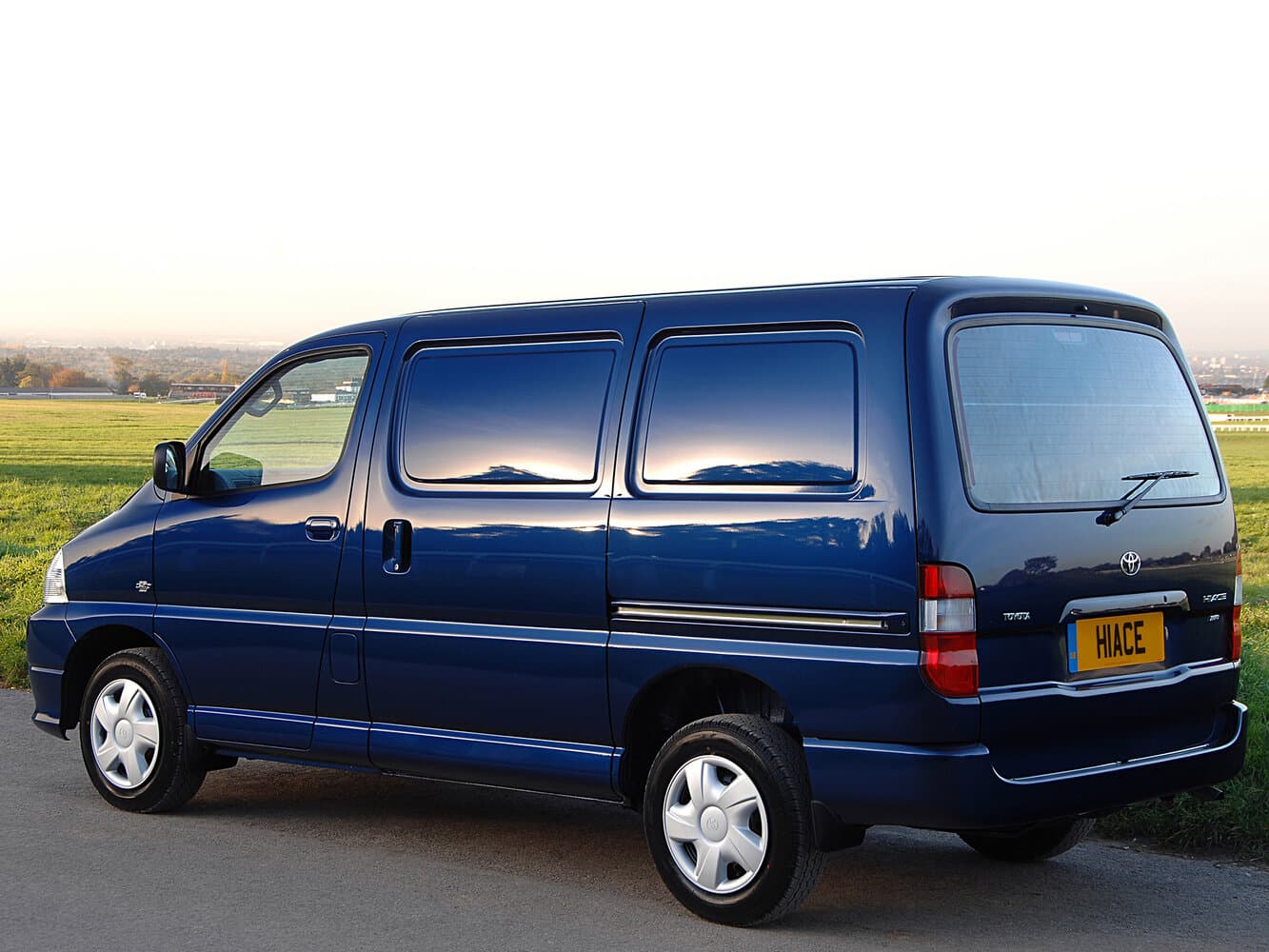 Toyota HiAce XH10 Рестайлинг Фургон, фото 4
