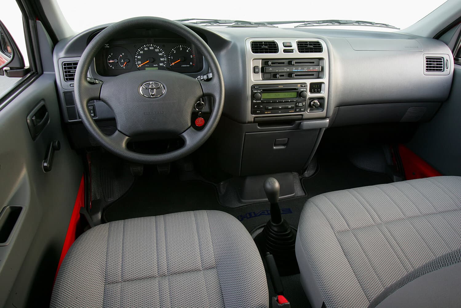 Toyota HiAce XH10 Рестайлинг Фургон, фото 5