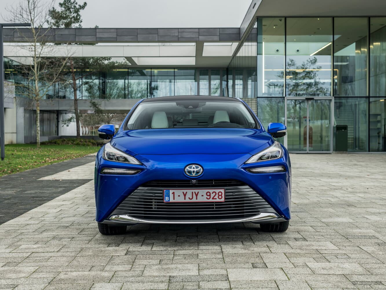 Toyota Mirai II Седан, фото 3