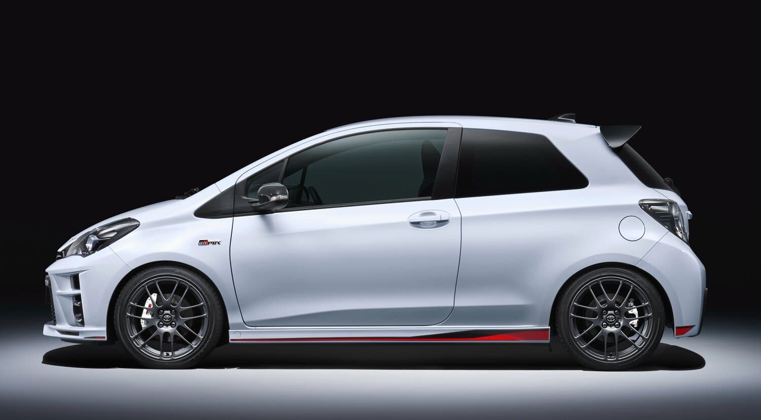 Toyota Vitz III (XP130) Рестайлинг Хэтчбек 3 дв. GRMN, фото 2