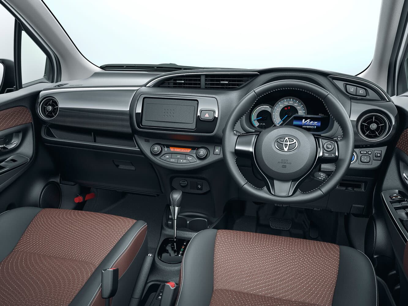 Toyota Vitz III (XP130) Рестайлинг 2 Хэтчбек 5 дв., фото 5