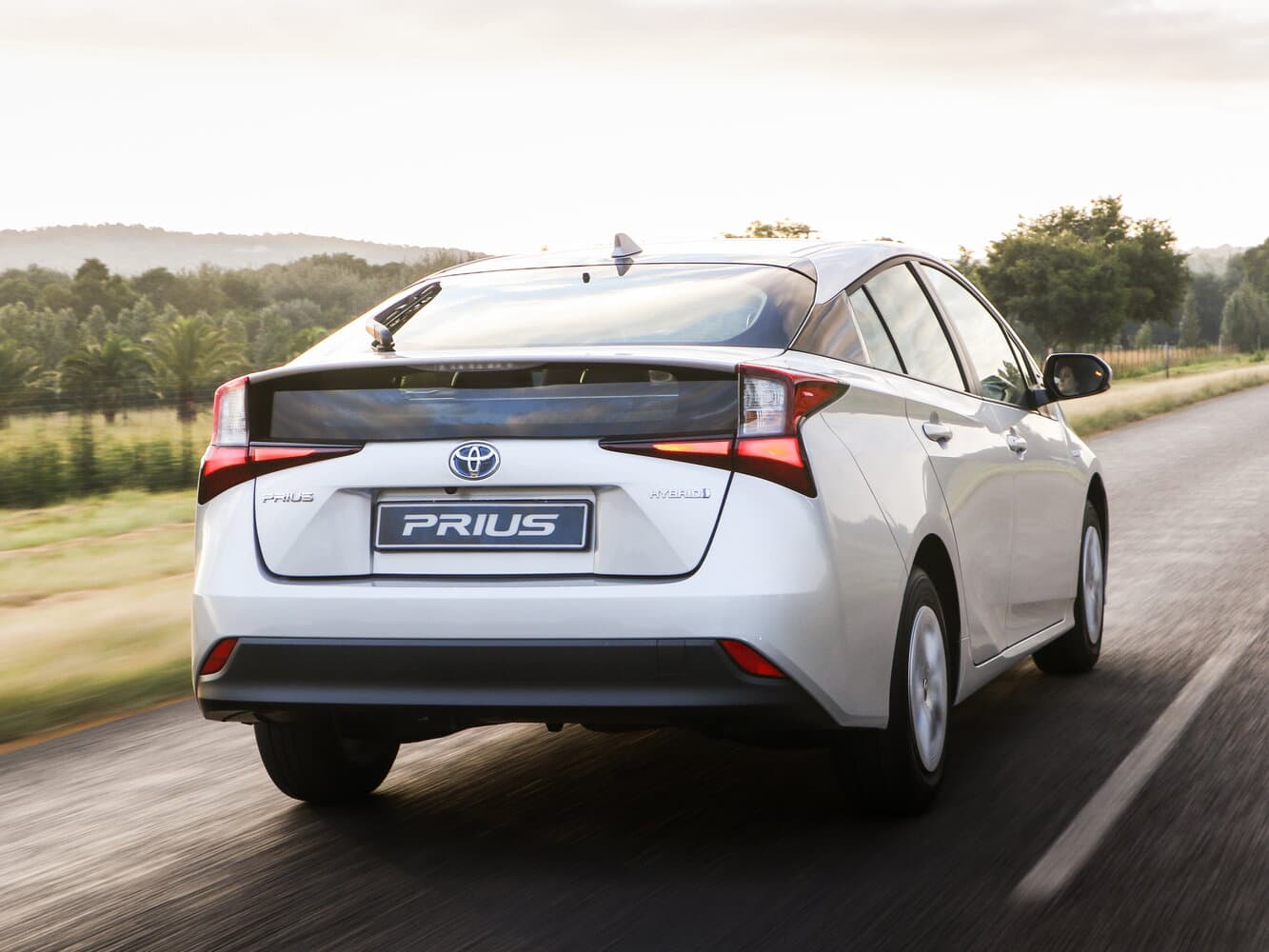 Toyota Prius IV Рестайлинг (XW50) Лифтбек, фото 4