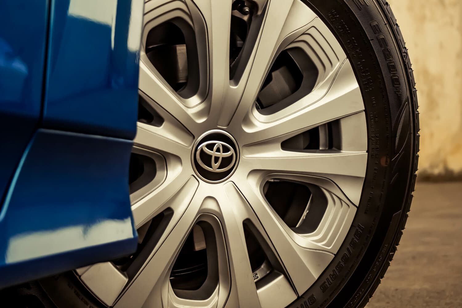 Toyota Prius IV Рестайлинг (XW50) Лифтбек, фото 17