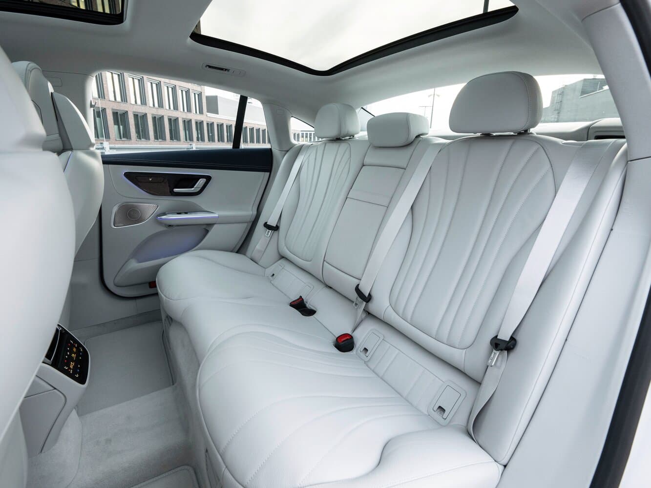 Mercedes-Benz EQE Седан, фото 12
