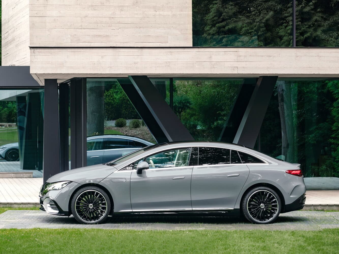Mercedes-Benz EQE Седан, фото 2