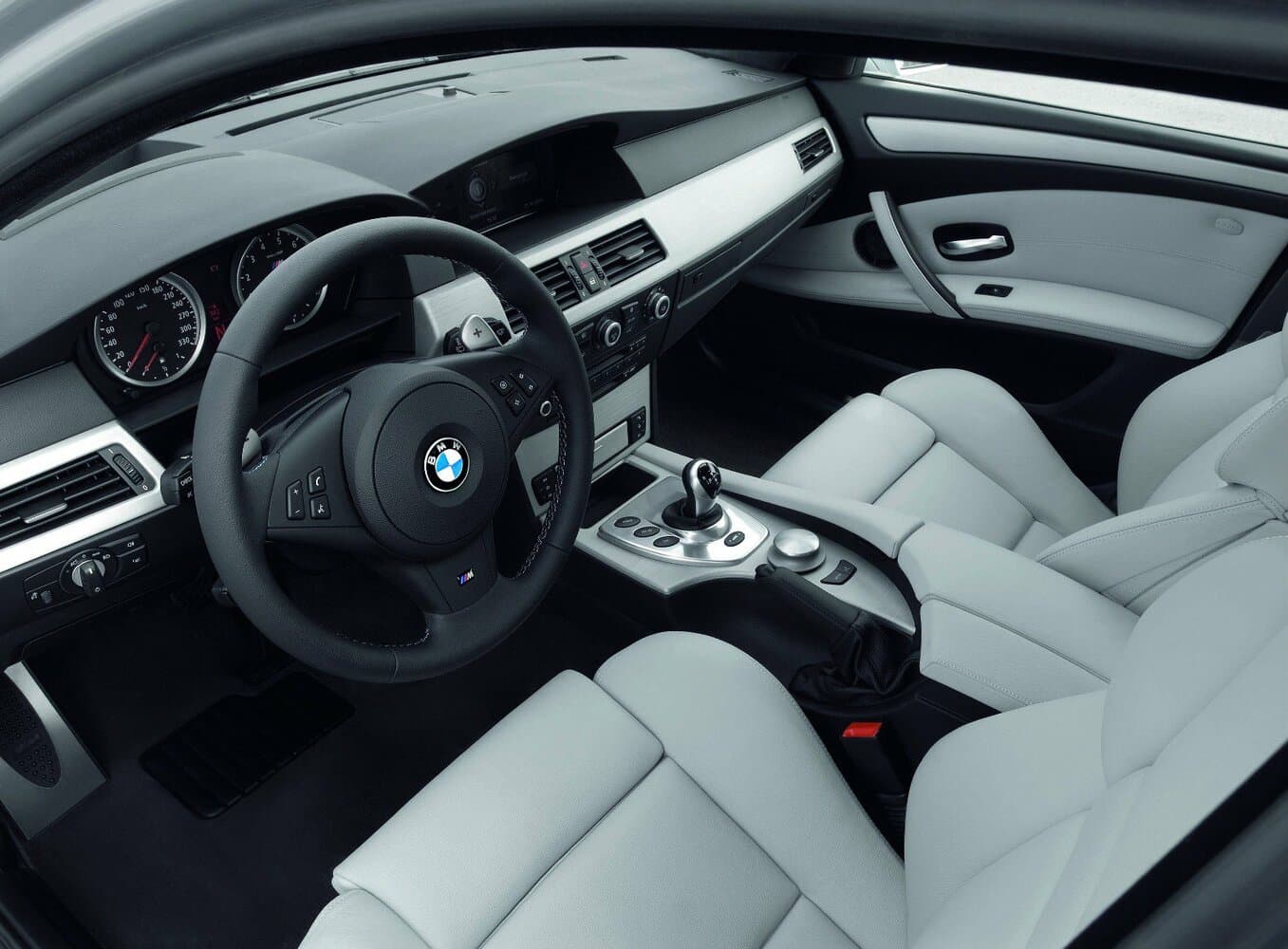BMW M5 IV (E60/E61) Универсал 5 дв., фото 12