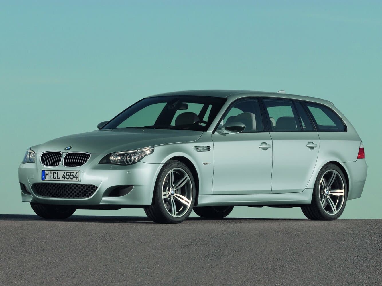 BMW M5 IV (E60/E61) Универсал 5 дв.