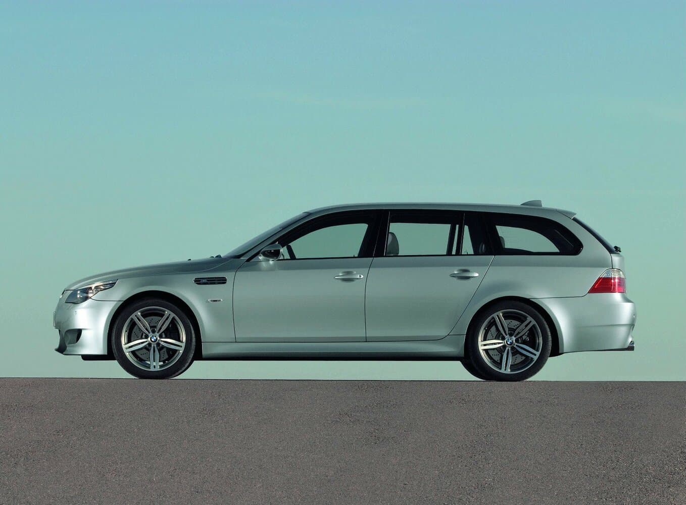 BMW M5 IV (E60/E61) Универсал 5 дв., фото 2