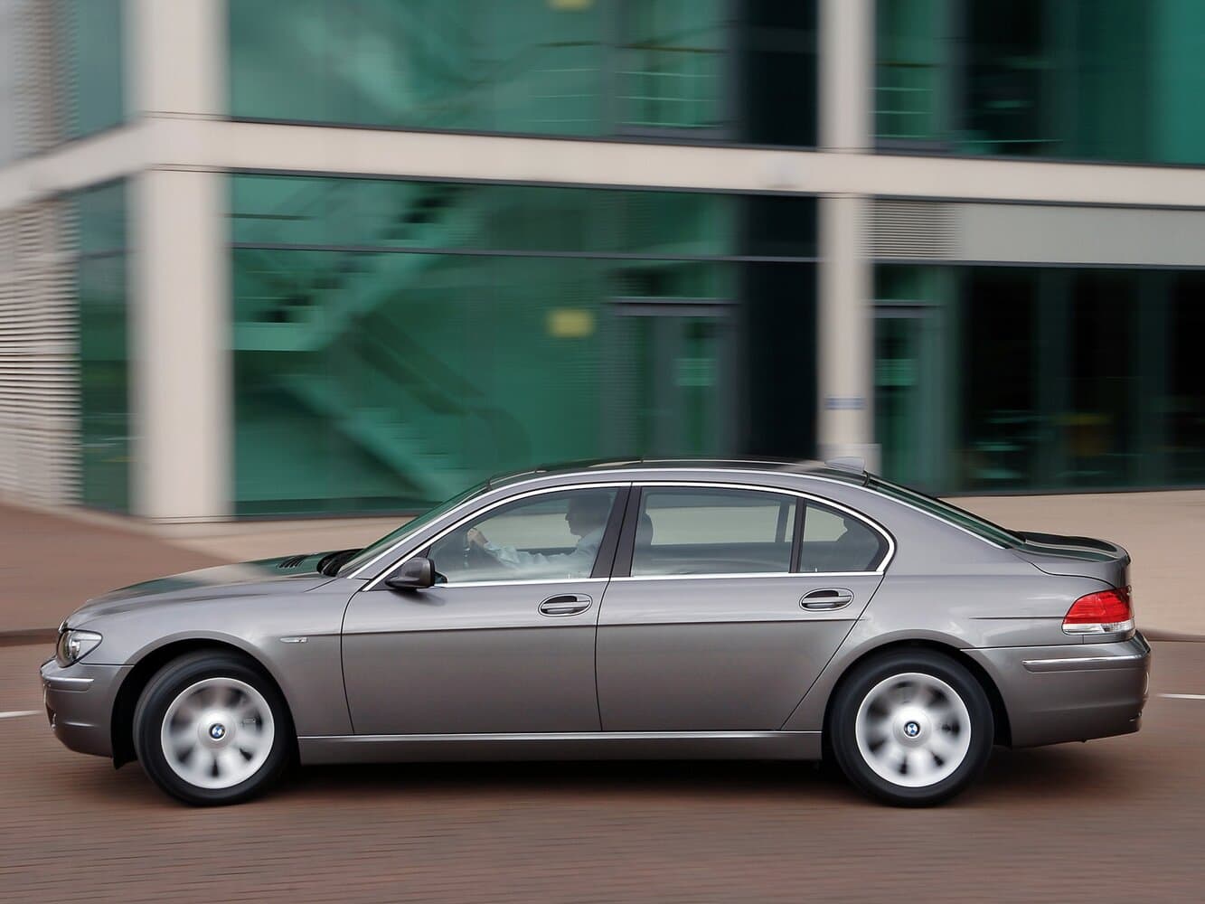 BMW 7 series IV (E65/E66) Рестайлинг Седан Long, фото 2