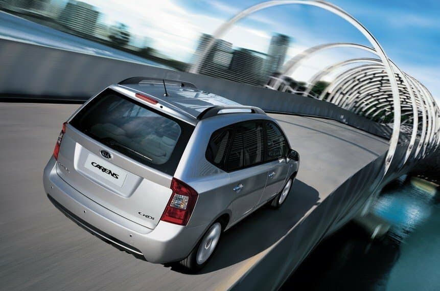 Kia Carens II (UN) Компактвэн, фото 3