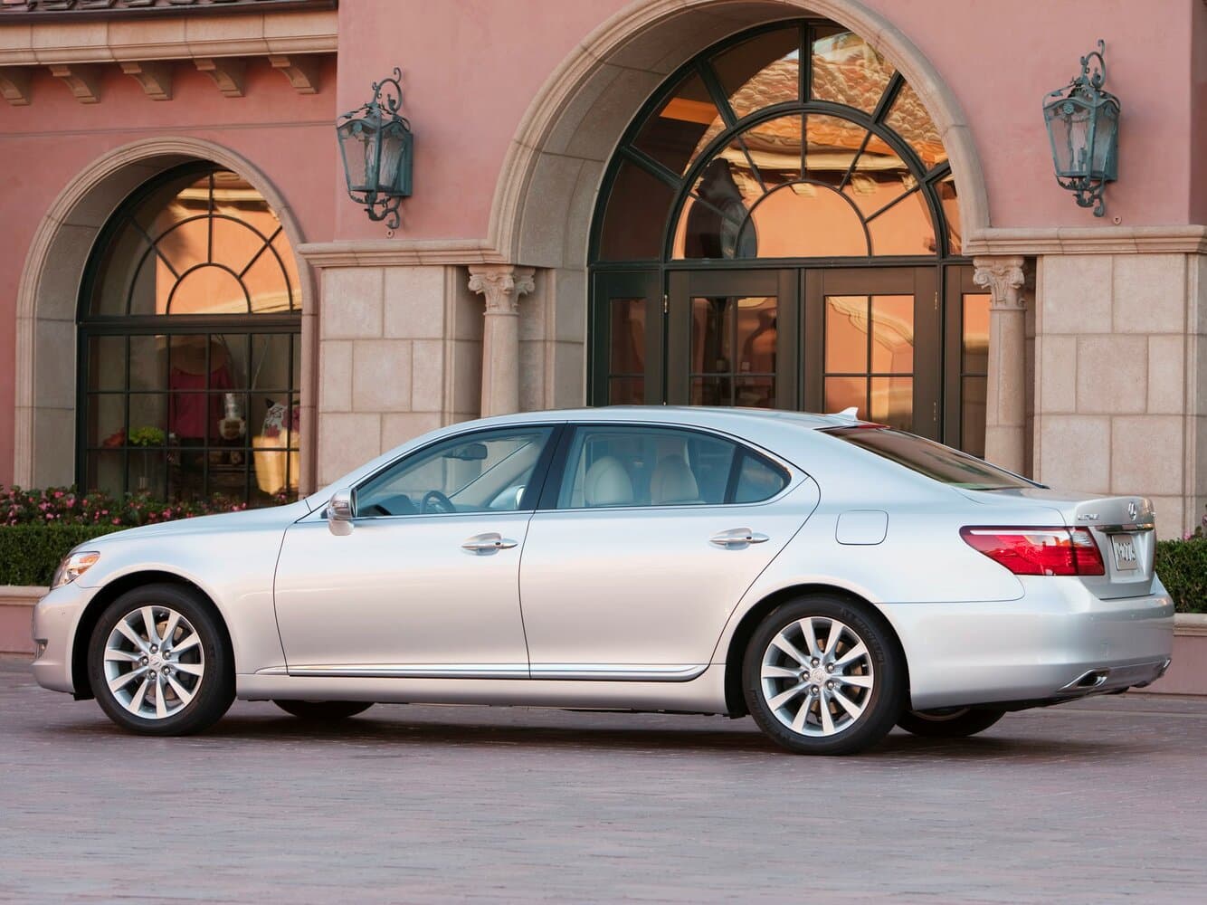 Lexus LS IV Рестайлинг Седан Long, фото 2
