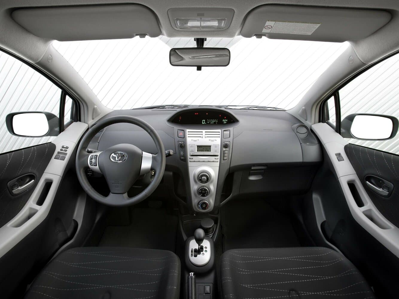 Toyota Yaris II Хэтчбек 3 дв., фото 6