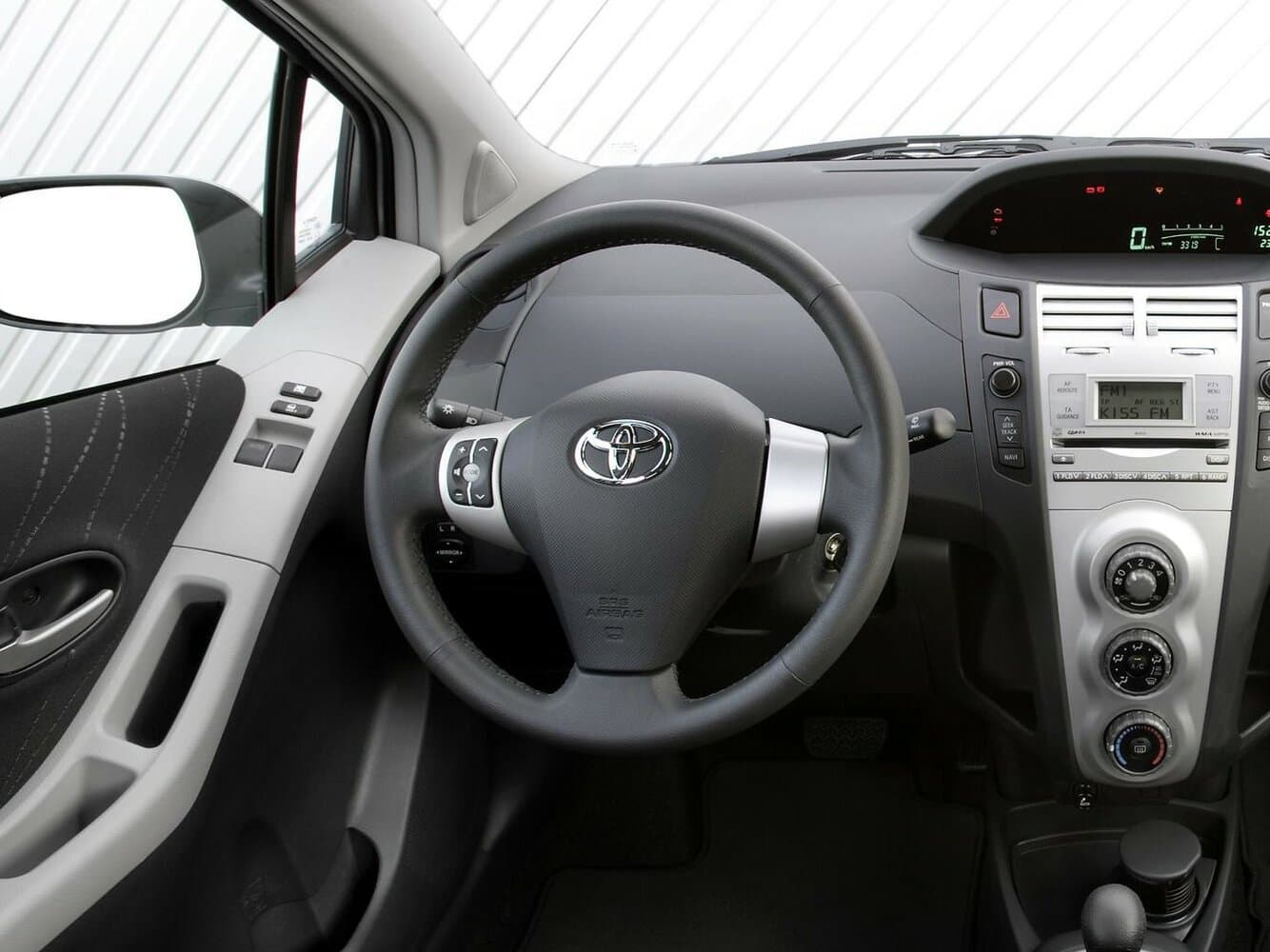 Toyota Yaris II Хэтчбек 3 дв., фото 8