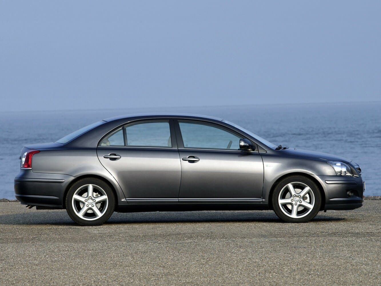Toyota Avensis II Рестайлинг Седан, фото 2