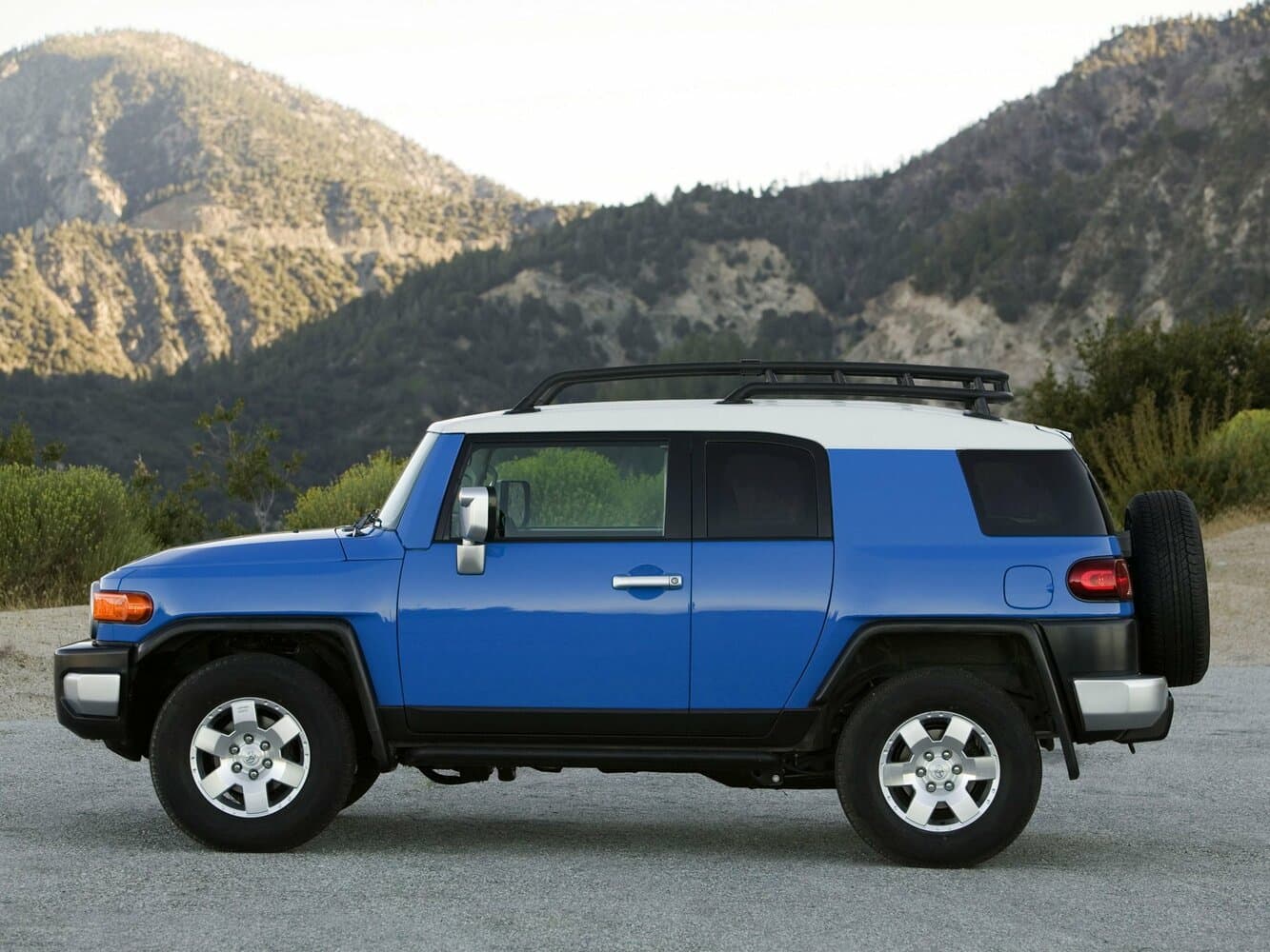Toyota FJ Cruiser  Внедорожник 5 дв., фото 2