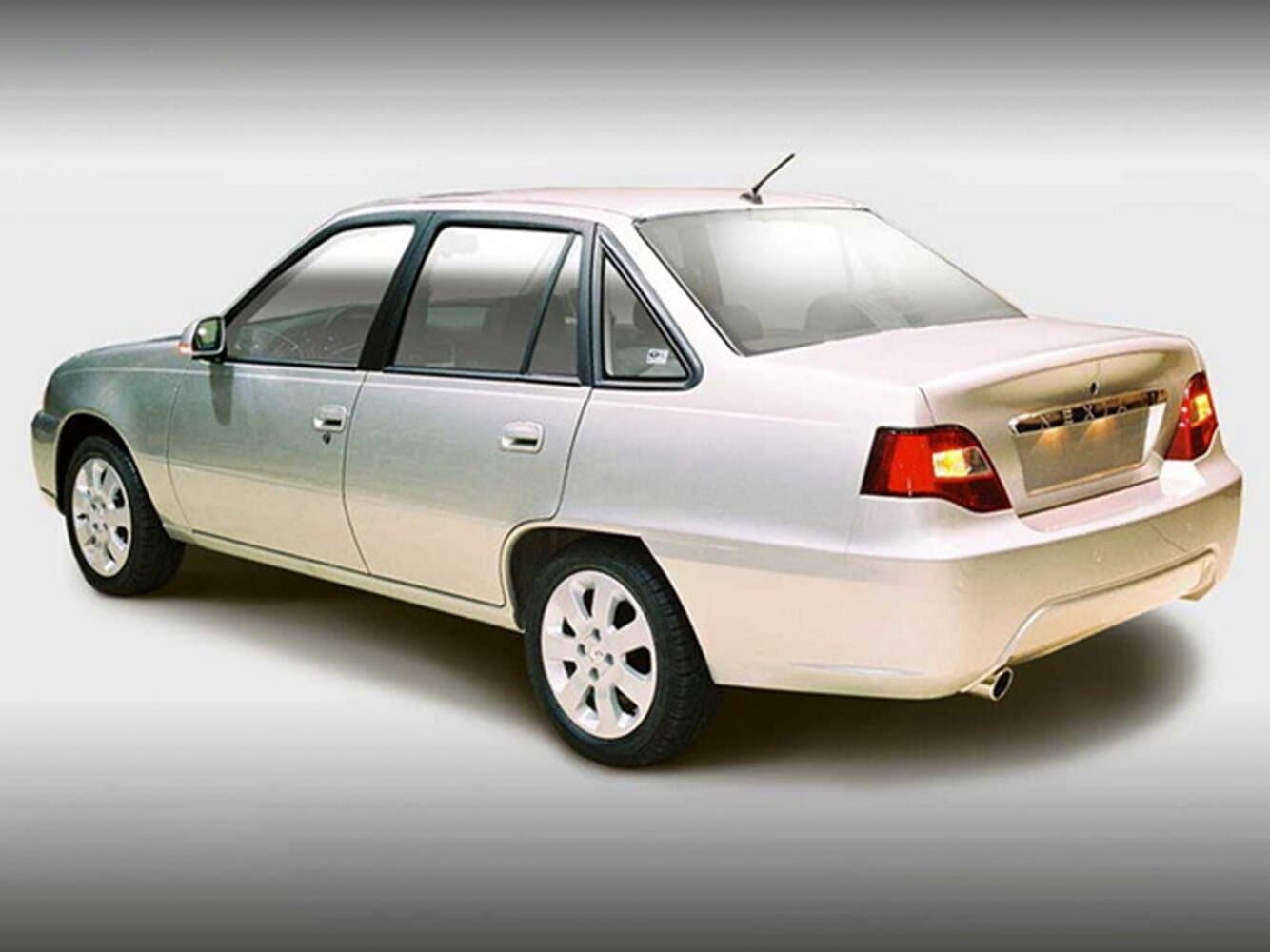 Daewoo Nexia I Рестайлинг Седан, фото 5