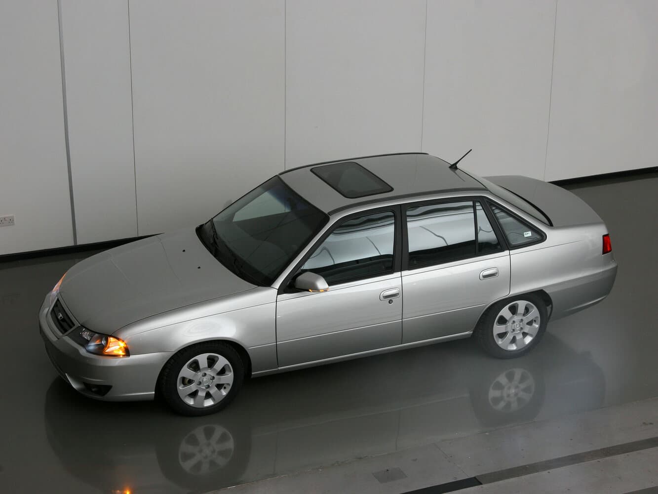 Daewoo Nexia I Рестайлинг Седан, фото 2