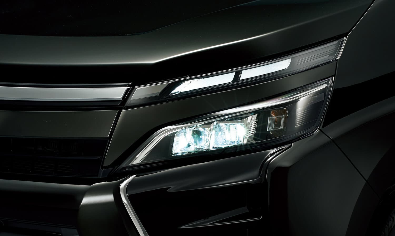 Toyota Voxy III (R80) Рестайлинг Минивэн, фото 6