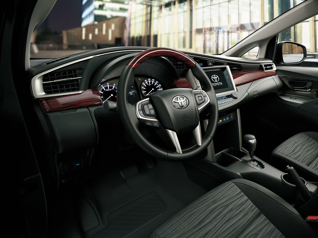 Toyota Innova II Компактвэн, фото 6