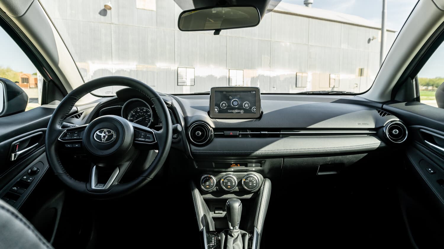 Toyota Yaris DJ/DL Хэтчбек 5 дв., фото 6