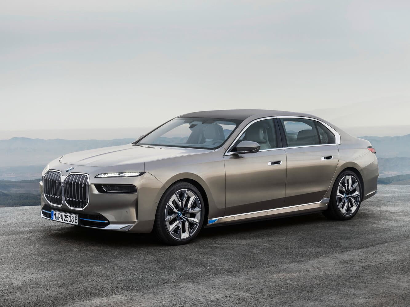 BMW i7