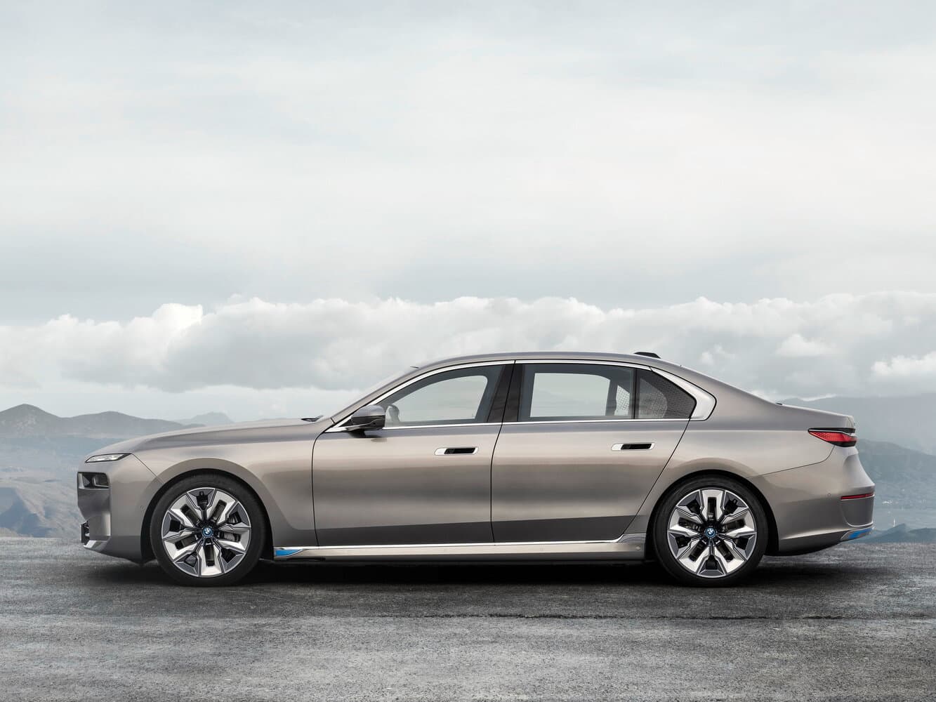 BMW i7  Седан, фото 2