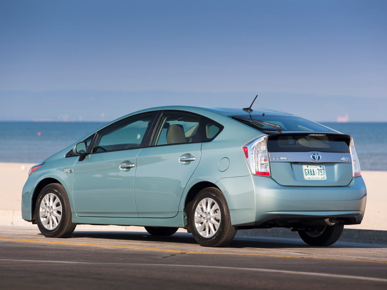 Toyota Prius III Рестайлинг (XW30) Лифтбек PHV, фото 5