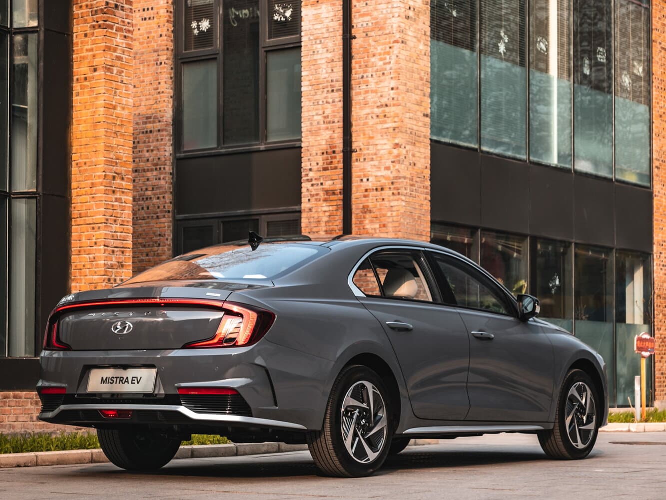 Hyundai Mistra II (DU2) Седан EV, фото 4