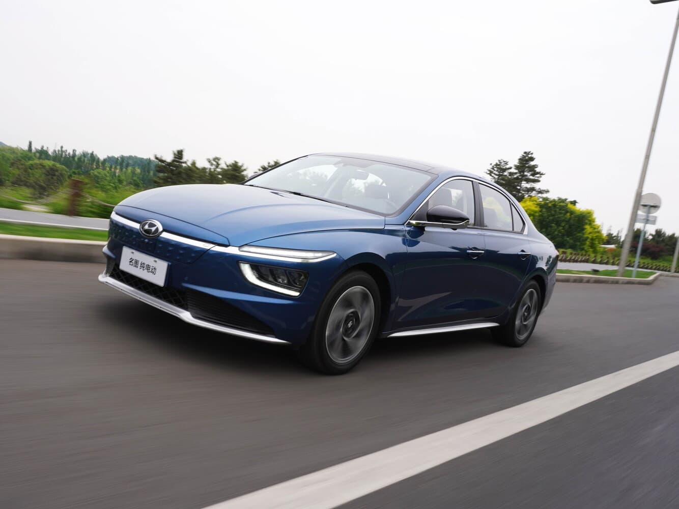 Hyundai Mistra II (DU2) Седан EV