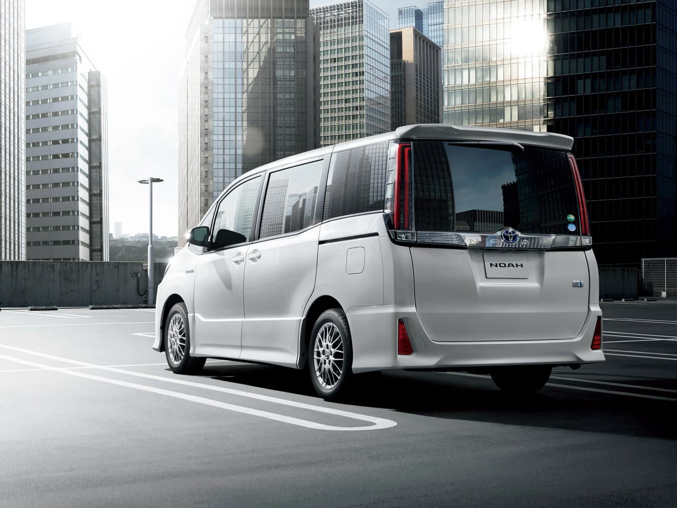 Toyota Noah III (R80) Рестайлинг Минивэн, фото 3