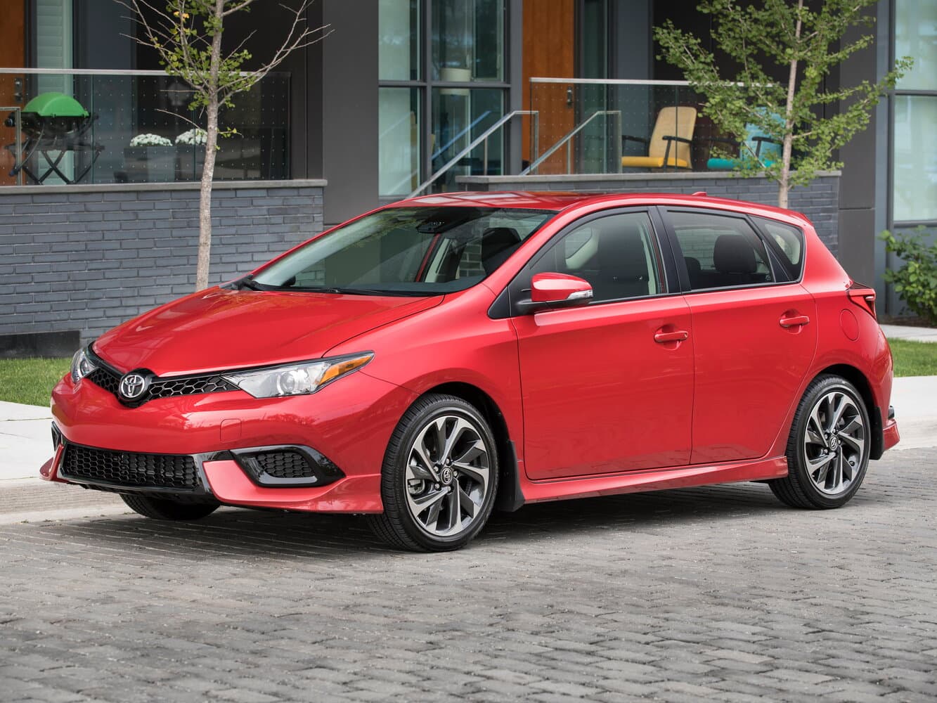 Toyota Corolla XI (E160, E170, E180) Рестайлинг 1 Хэтчбек 5 дв.