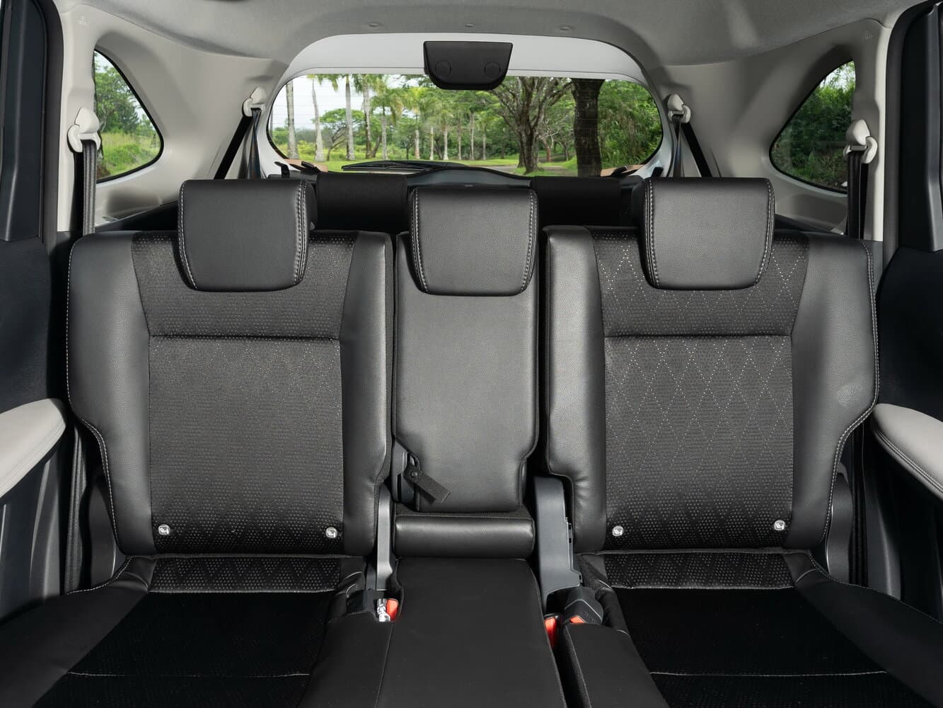 Toyota Veloz  Минивэн, фото 7