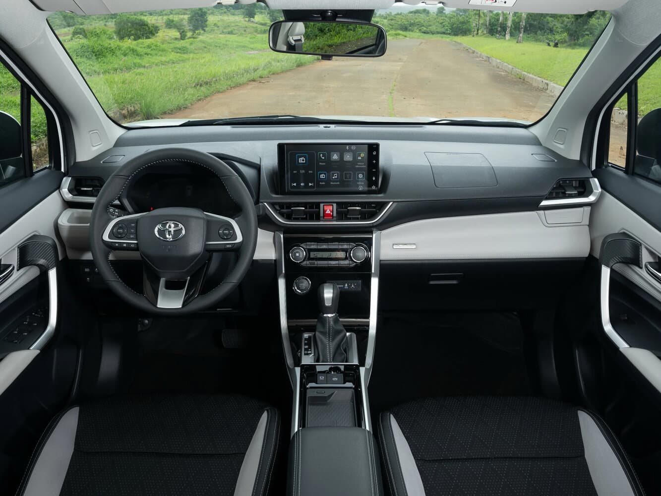 Toyota Veloz  Минивэн, фото 3