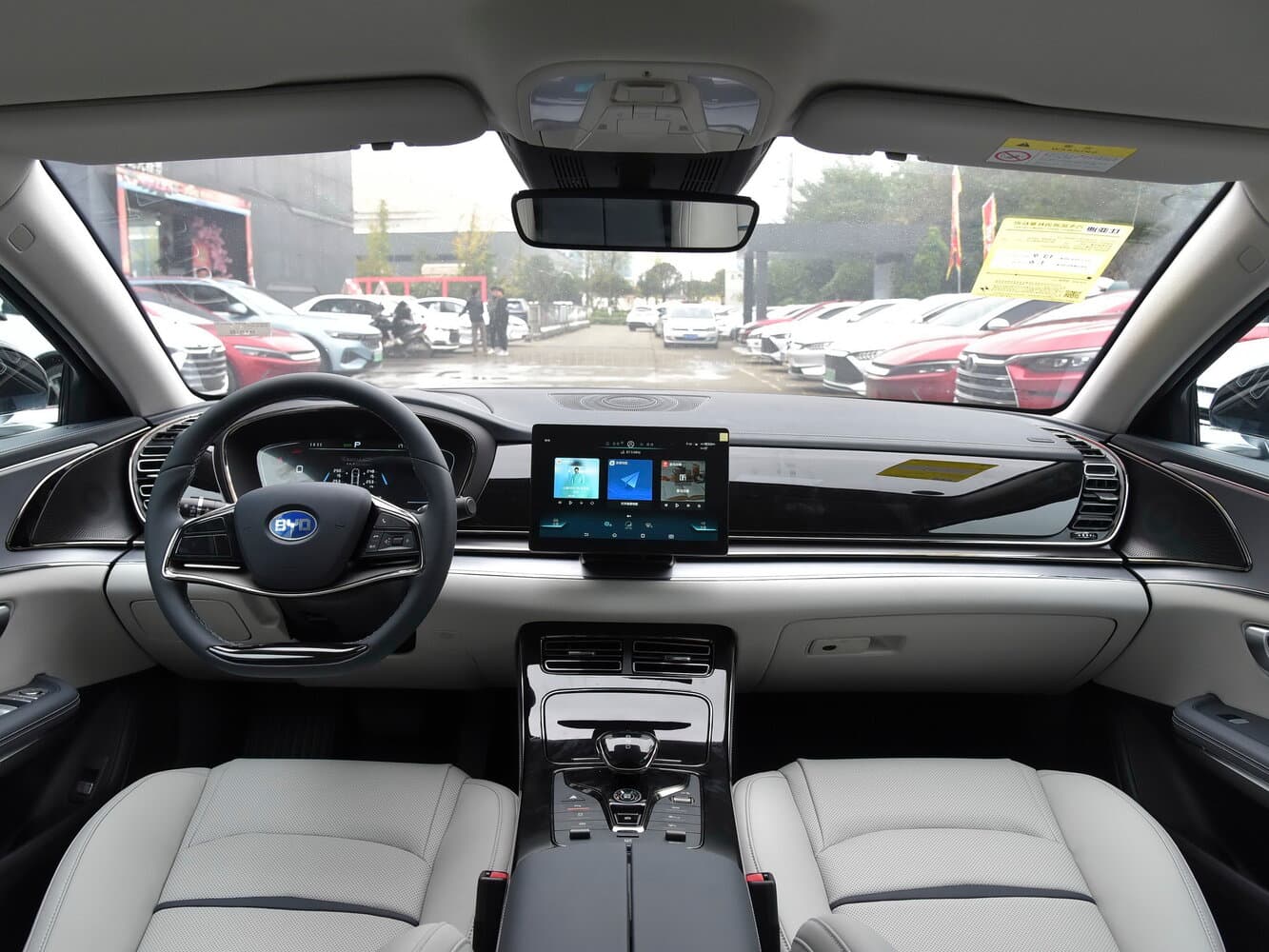 BYD E9  Седан, фото 6