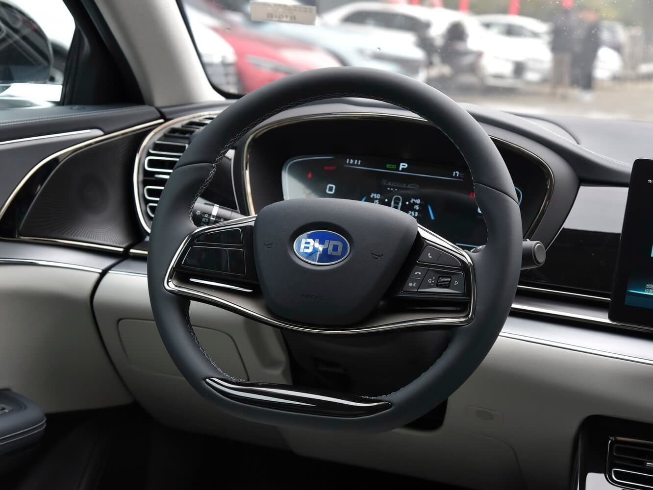 BYD E9  Седан, фото 10