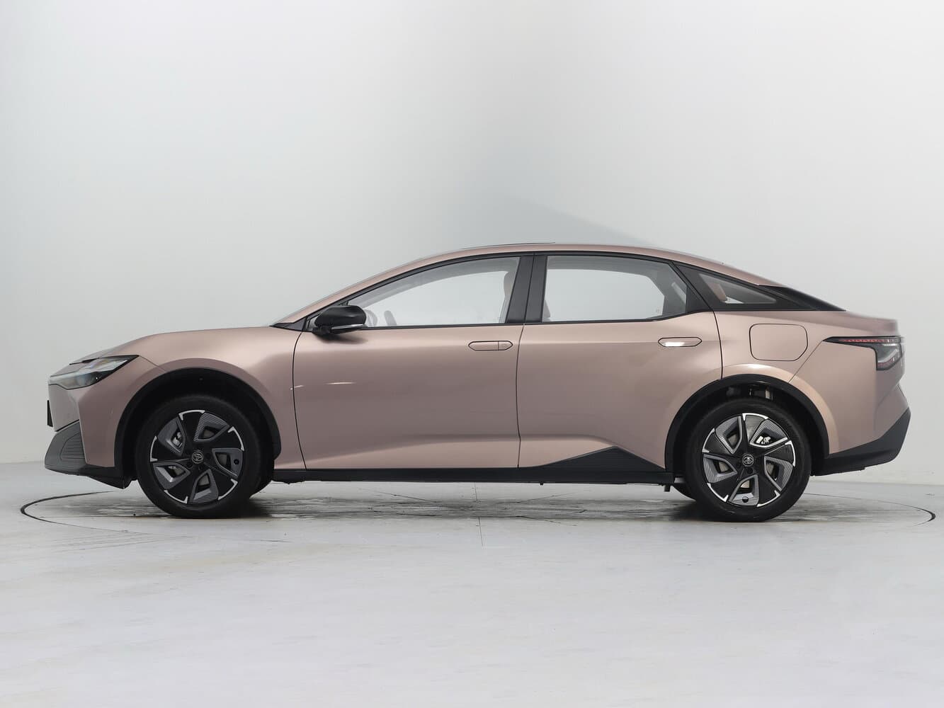Toyota bZ3  Седан, фото 2