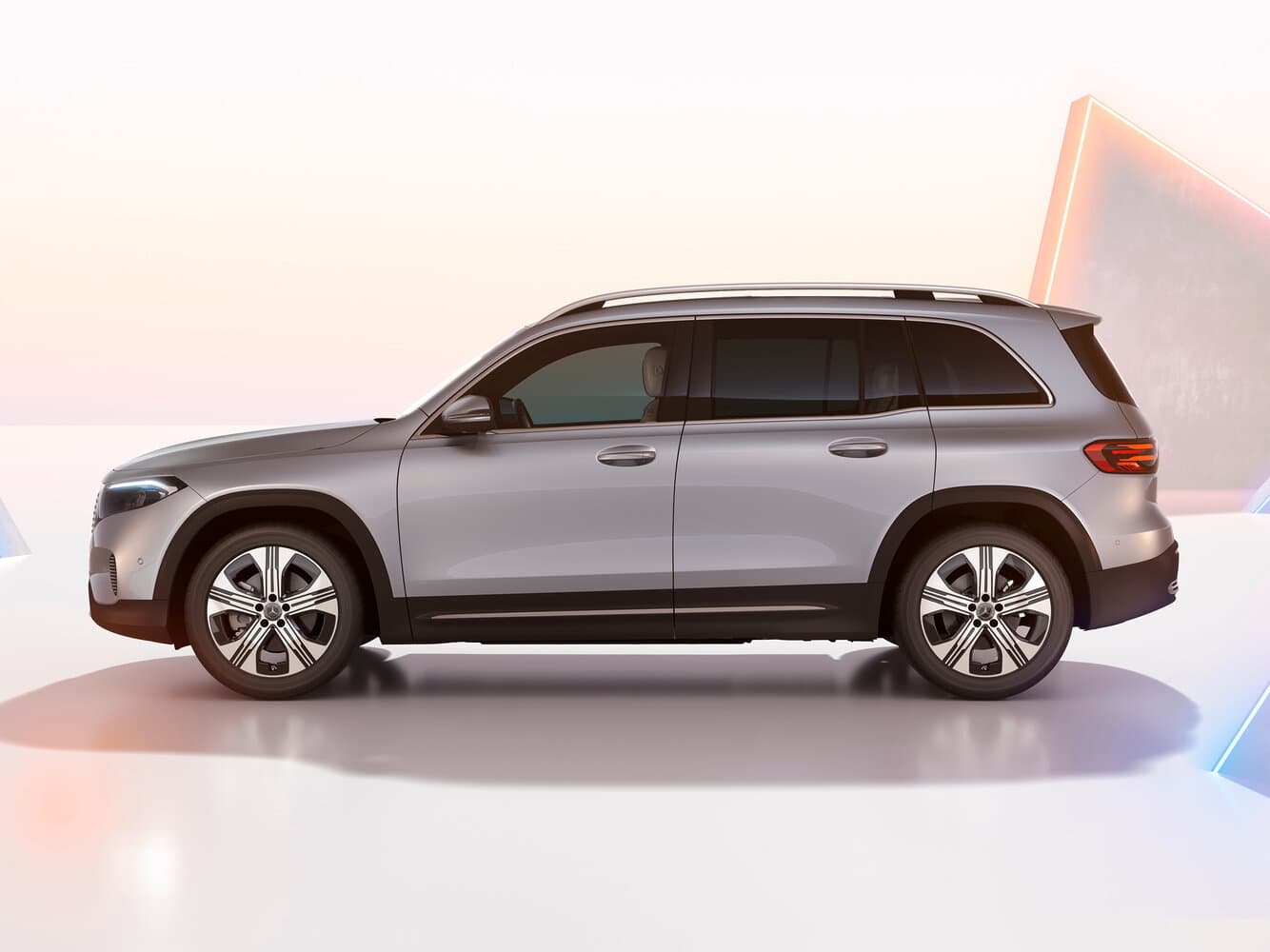 Mercedes-Benz EQB I Рестайлинг Внедорожник 5 дв., фото 2