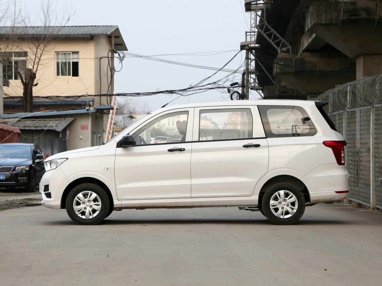 Wuling Hongguang S  Компактвэн, фото 2