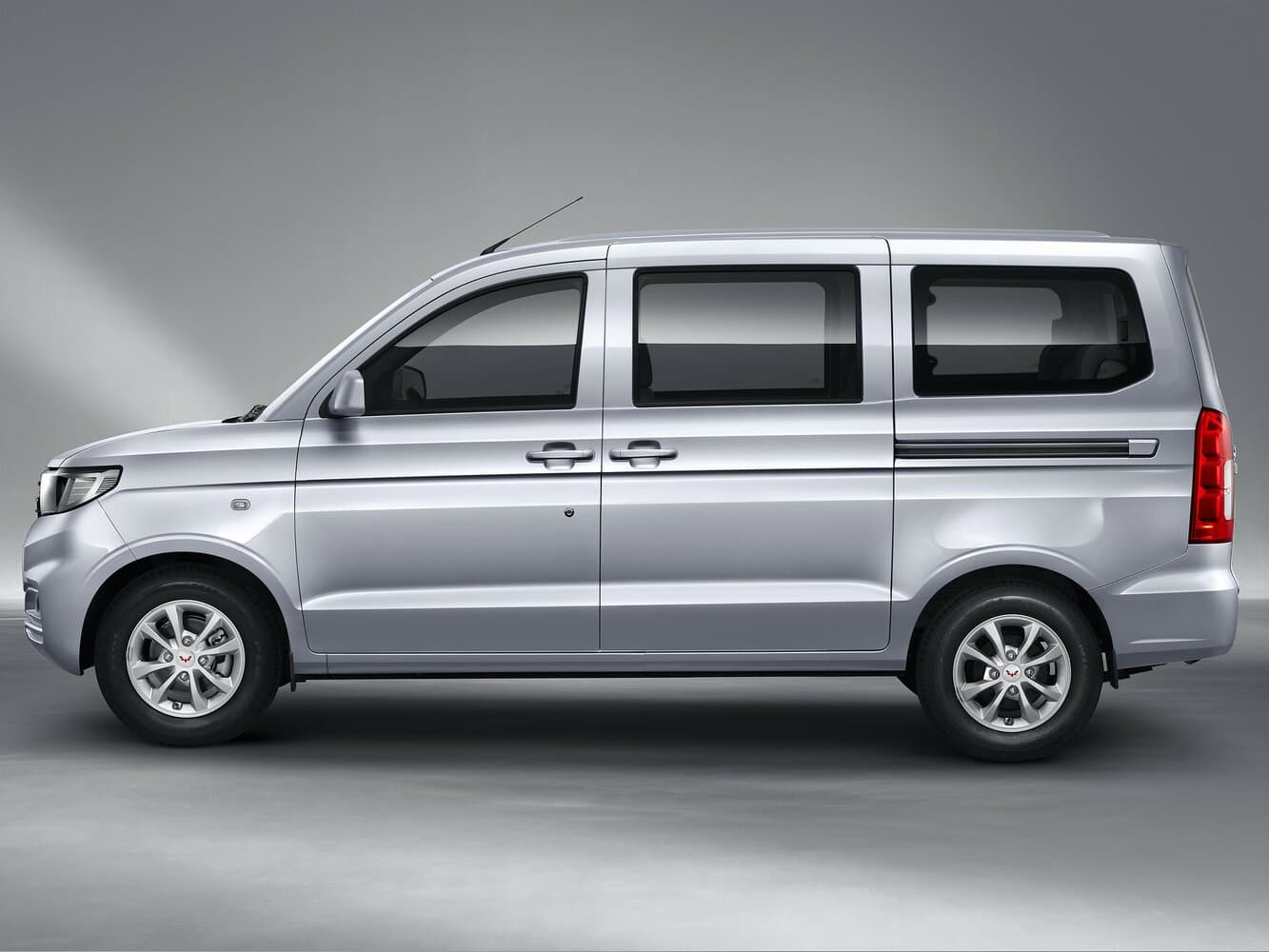Wuling Hongguang V Компактвэн, фото 2